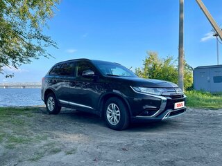 2021 Mitsubishi Outlander III Рестайлинг 3, коричневый, 2400000 рублей, вид 1