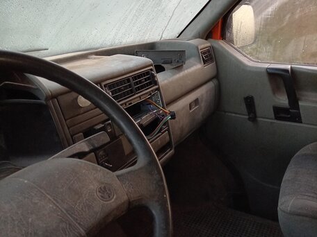 1992 Volkswagen Transporter, оранжевый, 420000 рублей, вид 4