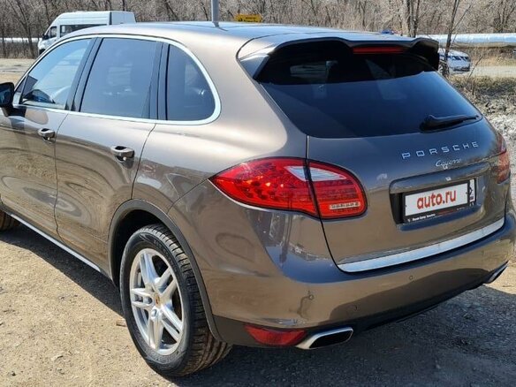 2013 Porsche Cayenne II (958), коричневый - вид 3