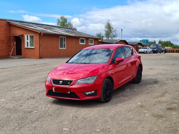 2013 SEAT Leon III, красный, 1130497 рублей