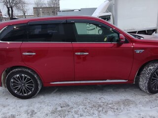 2020 Mitsubishi Outlander PHEV III Рестайлинг 3, красный, 3600000 рублей, вид 3