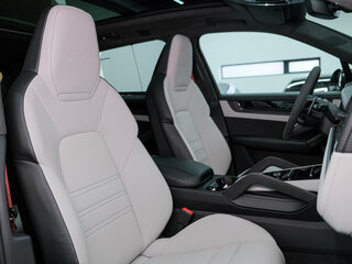 2025 Porsche Cayenne GTS III Рестайлинг, красный, 25970000 рублей, вид 2