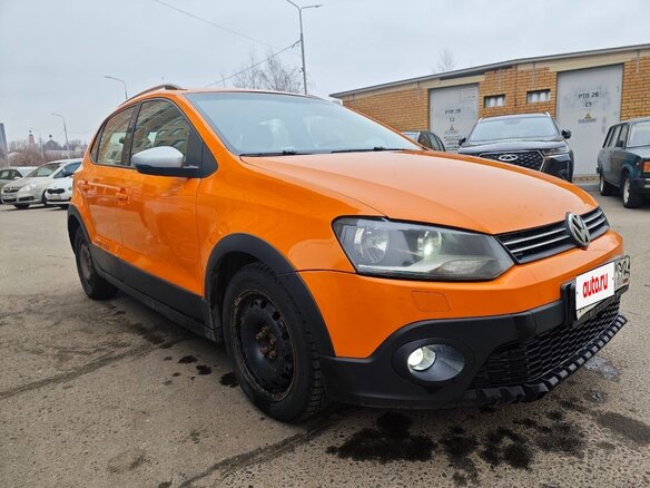 2012 Volkswagen Polo Cross V, оранжевый, 960000 рублей - вид 3