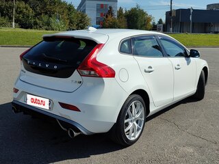 2017 Volvo V40 II Рестайлинг, белый, 1520000 рублей, вид 2