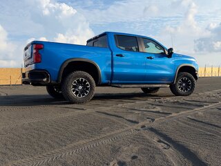 2025 Chevrolet Silverado ZR2 IV (T1XX) Рестайлинг, синий, 7500000 рублей, вид 1