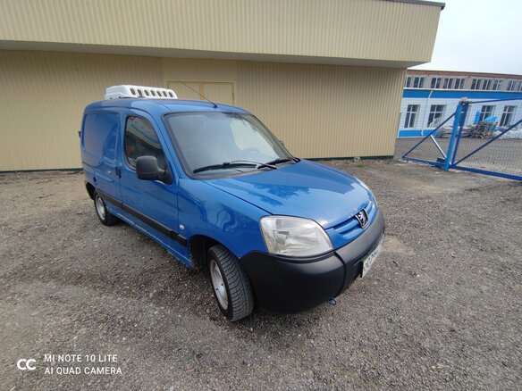2011 Peugeot Partner II, синий - вид 1