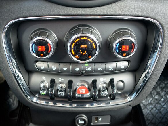 2020 Mini Clubman Cooper II Рестайлинг, зелёный - вид 7