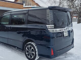 2018 Toyota Voxy III (R80) Рестайлинг, синий, 2900000 рублей, вид 5