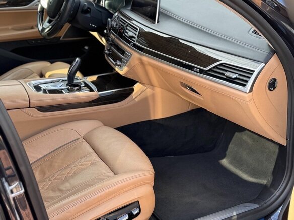 2019 BMW 7 серии 730d xDrive VI (G11/G12), серый, 4508565 рублей - вид 4