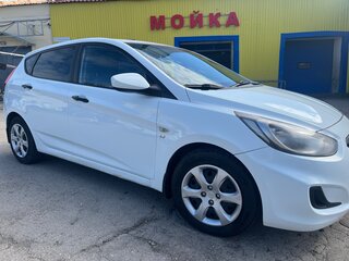 2012 Hyundai Solaris I, белый, 650000 рублей, вид 4