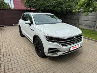 2019 Volkswagen Touareg III, белый, 5700000 рублей, вид 4
