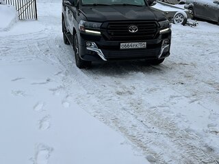 2015 Toyota Land Cruiser 200 Series Рестайлинг 2, чёрный, 4600000 рублей, вид 4