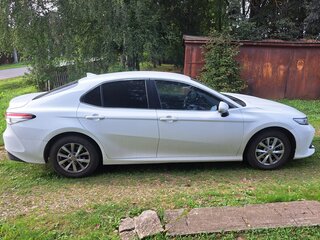 2018 Toyota Camry VIII (XV70), белый, 2500000 рублей, вид 3