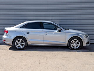 2017 Audi A3 III (8V) Рестайлинг, серебристый, 1990000 рублей, вид 4