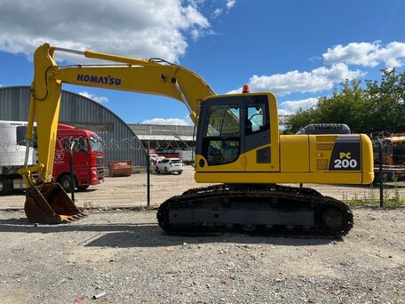 2013 Komatsu PC200-8, жёлтый, 4800000 рублей, вид 1