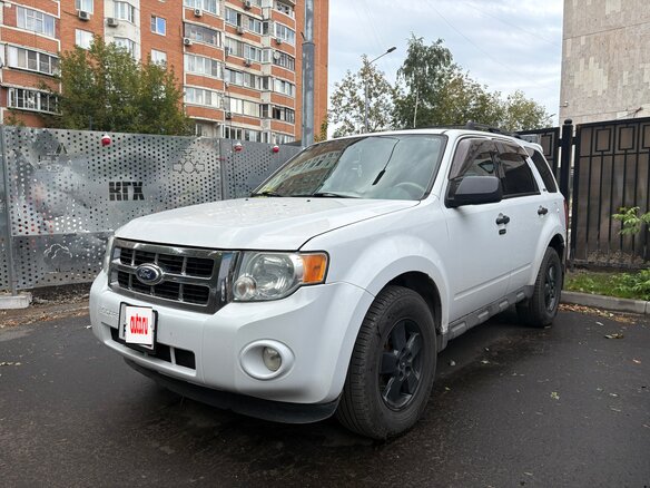 2010 Ford Escape II, белый - вид 1