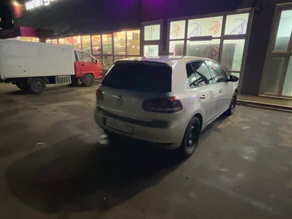 2010 Volkswagen Golf VI, серебристый, 1300000 рублей - вид 6