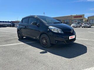 2011 Toyota Vitz III (XP130), чёрный, 739999 рублей, вид 3