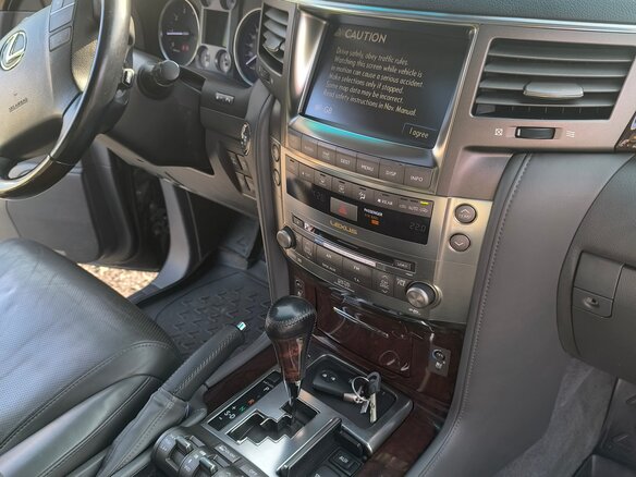 2008 Lexus LX 570 III, чёрный, 3200000 рублей - вид 8