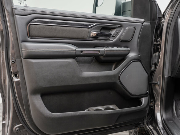 2024 Ram 1500 Crew Cab eTorque V, серый, 10990000 рублей - вид 15