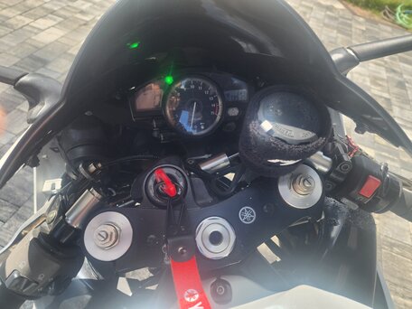 2006 Yamaha YZF-R1, белый, 650000 рублей, вид 2