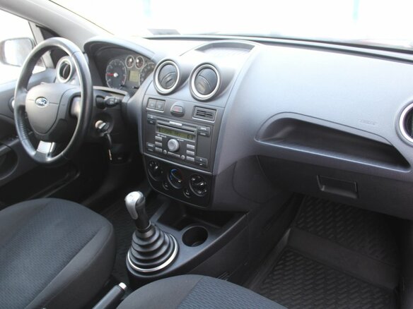 2006 Ford Fiesta Mk5, красный - вид 3