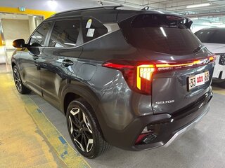 2023 Kia Seltos I Рестайлинг, серебристый, 1639100 рублей, вид 3