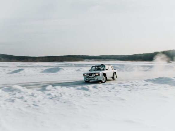 2008 Lada (ВАЗ) 2105, белый, 1500000 рублей - вид 12