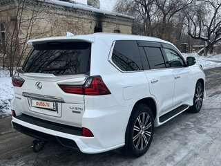 2017 Lexus LX 570 III Рестайлинг 2, белый, 9500000 рублей, вид 4