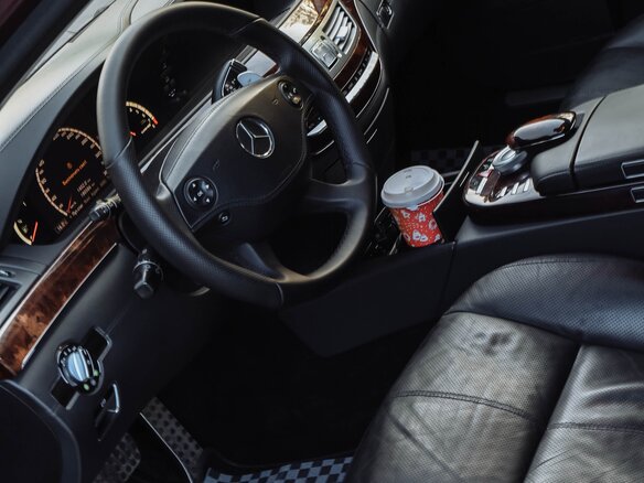 2007 Mercedes-Benz S-Класс 550 V (W221), красный, 2150000 рублей - вид 25