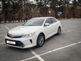 2017 Toyota Camry VII (XV50) Рестайлинг, белый, 1920000 рублей, вид 1