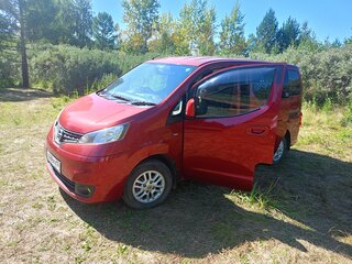 2009 Nissan NV200, красный, 1010000 рублей, вид 3