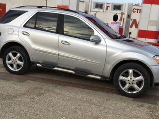 2005 Mercedes-Benz M-Класс 500 II (W164), серебристый, 1150000 рублей, вид 4