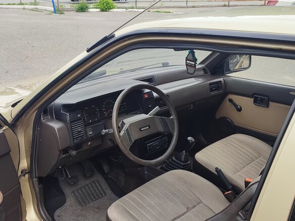 1988 Nissan Sunny N13, жёлтый, 190000 рублей - вид 4