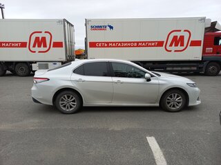 2019 Toyota Camry VIII (XV70), белый, 3250000 рублей, вид 3