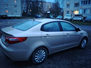 2013 Kia Rio III, бежевый, 850000 рублей, вид 4