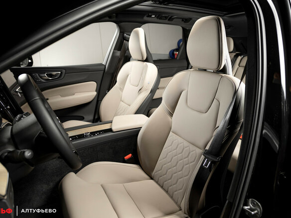 2025 Volvo XC60 II Рестайлинг 2, чёрный, 6990000 рублей - вид 17