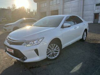 2015 Toyota Camry VII (XV50) Рестайлинг, белый, 2495000 рублей, вид 2