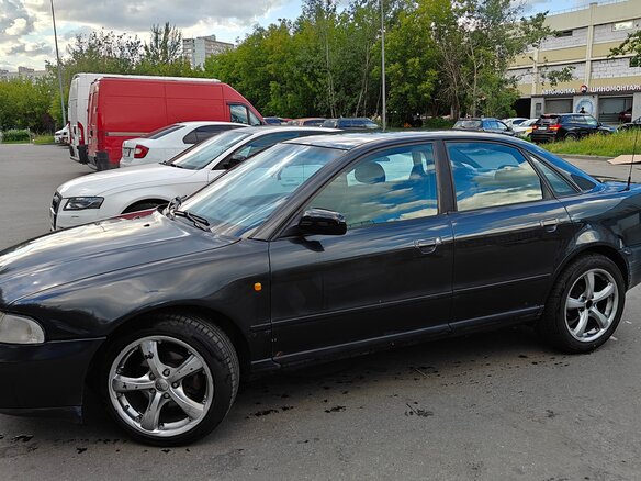 1998 Audi A4 I (B5), чёрный, 250000 рублей - вид 1