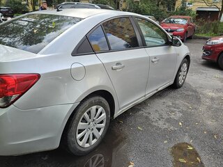 2011 Chevrolet Cruze I, серебристый, 650000 рублей, вид 4