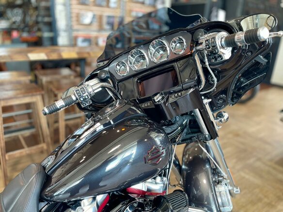2019 Harley-Davidson CVO Street Glide, серый, 3050000 рублей - вид 9