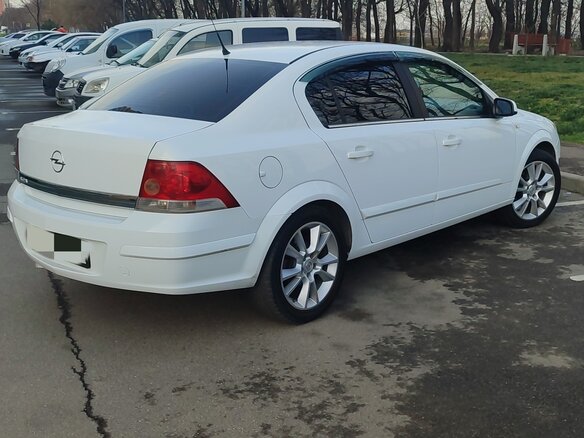 2008 Opel Astra H Рестайлинг, белый, 600000 рублей - вид 8