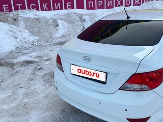 2013 Hyundai Solaris I, белый, 850000 рублей, вид 4