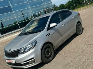 2016 Kia Rio III Рестайлинг, серебристый, 1037000 рублей, вид 1