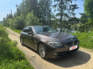 2013 BMW 5 серии 528i xDrive VI (F10/F11/F07), коричневый, 2240000 рублей, вид 3