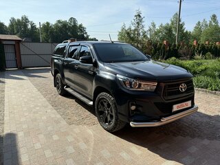2020 Toyota Hilux VIII, чёрный, 6200000 рублей, вид 3