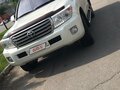 2013 Toyota Land Cruiser 200 Series Рестайлинг 1, белый, 5900000 рублей - вид 1