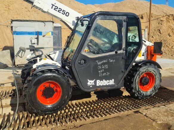 2015 Bobcat T2250, белый, 5700000 рублей - вид 6