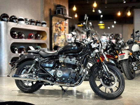 2026 Royal Enfield Super Meteor, чёрный, 764000 рублей, вид 3