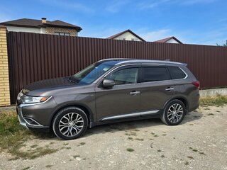 2017 Mitsubishi Outlander III Рестайлинг 2, серый, 1700000 рублей, вид 1